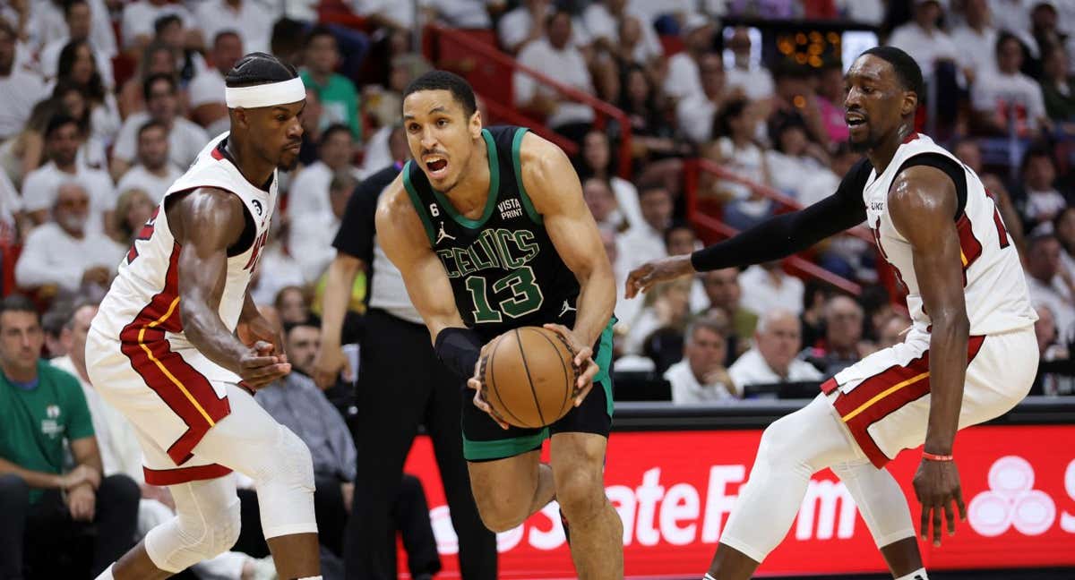 Momento del partido entre Miami Heat y los Celtics. /Reuters