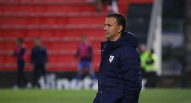 El filial del Athletic sigue dando de qué hablar: lío con Pallarés y el club anuncia su salida