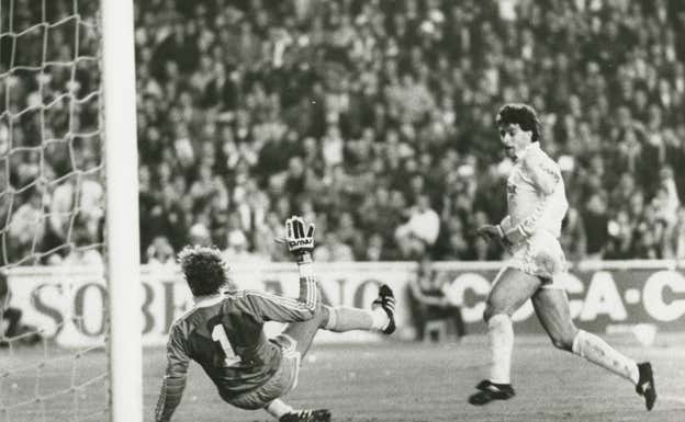 El arquero belga, en un partido de Copa de Europa en el Bernabéu con el Bayern en la 87-88.  ABC