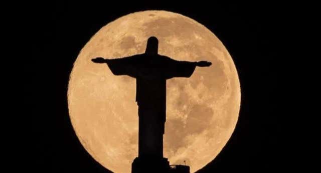 El Cristo Redentor se apaga y Vinicius se emociona: ‘Tengo un propósito en la vida y si hay que sufrir más, estoy listo’
