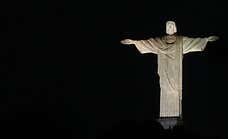 El Cristo Redentor se apaga y Vinicius se emociona: "Tengo un propósito en la vida y si hay que sufrir más, estoy listo"