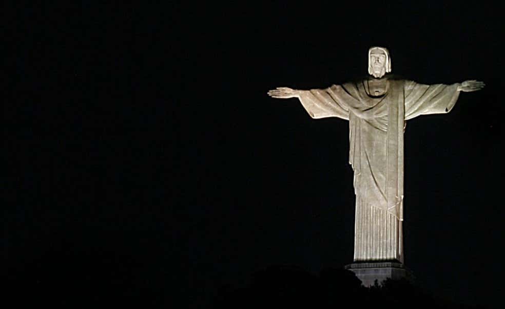 El Cristo Redentor se apaga y Vinicius se emociona: "Tengo un propósito en la vida y si hay que sufrir más, estoy listo"