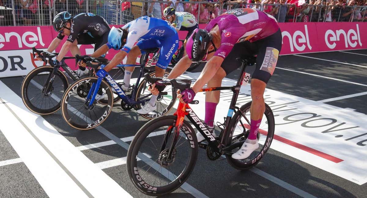 El cerrado sprint resuelto con victoria para Alberto Dainese en la 17ª etapa del Giro de Italia 2023.
