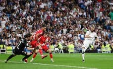 Quejas de los jugadores del Rayo por el gol de Benzema