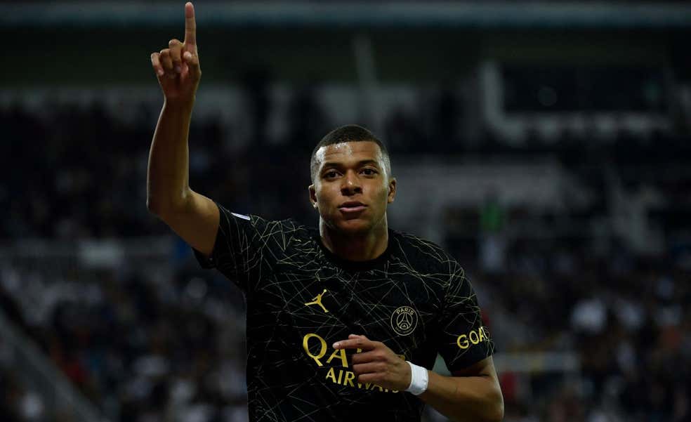 Kylian Mbappé da una nueva vuelta de tuerca a un futuro indescifrable