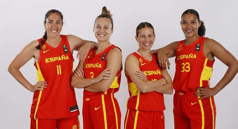 De izquierda a derecha: Vega Gimeno, Marta Canella, Sandra Ygueravide y Ceci Muhate.