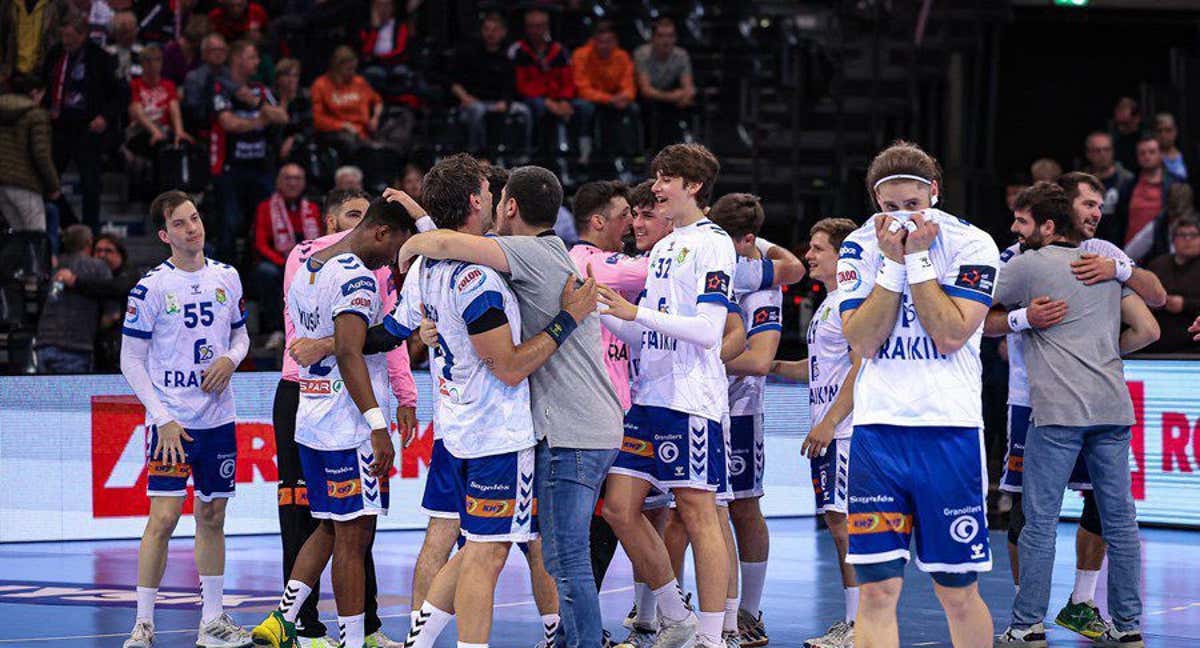 Los jugadores del Granollers celebran el pase. /Fraikin BM Granollers