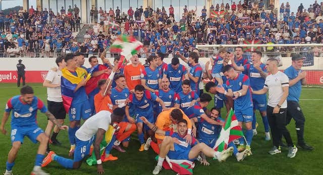 Amorebieta vuelve a hacer historia y lleva al pueblo a Segunda﻿