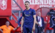 Berghuis pegó a un aficionado por un presunto insulto racista a un compañero y el Ajax le sanciona