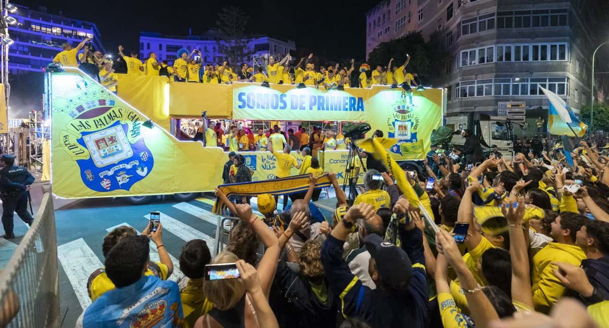 Fiesta de la UD Las Palmas tras lograr en ascenso a LaLiga Santander./EFE