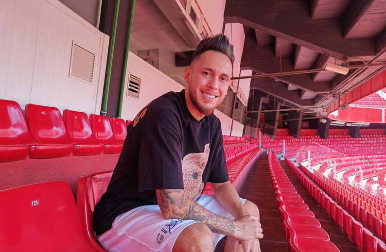 «En el Ajax me sentí maltratado, iba a entrenarme y a veces no había nadie»