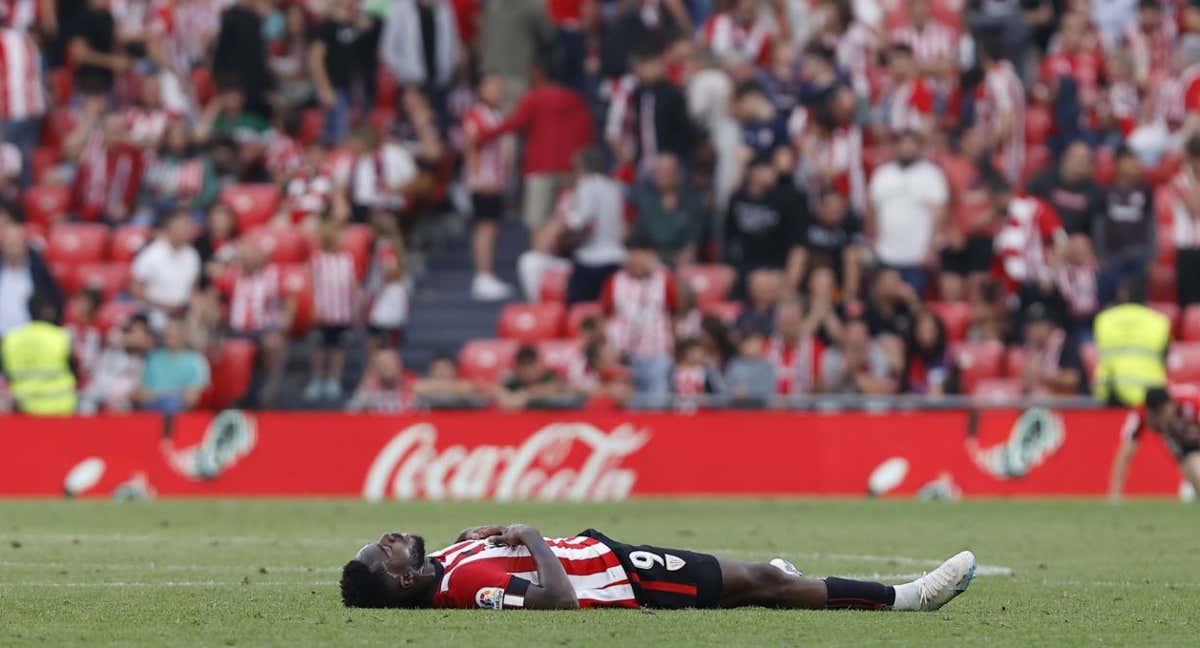 Iñaki Williams, desolado tras el final del partido.
