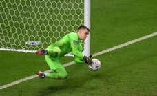 El Villarreal ata a Livakovic, uno de los mejores porteros del Mundial