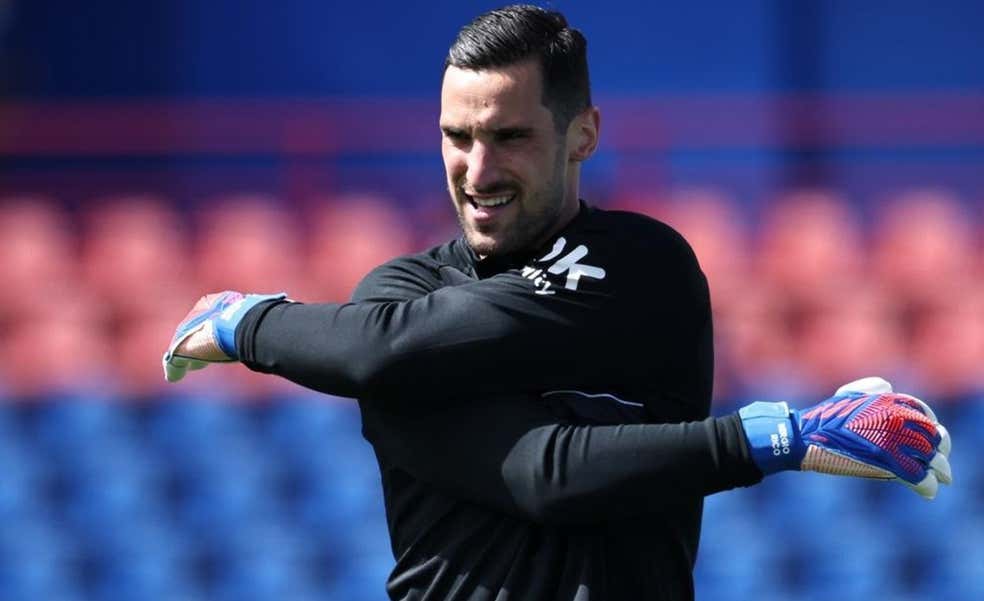 Sergio Rico se mantiene estable y sedado en la UCI dentro de la gravedad