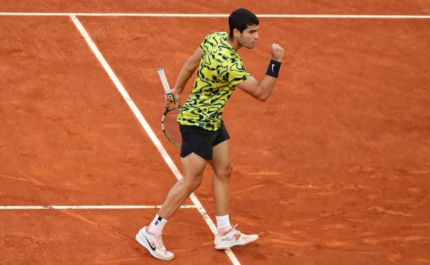 Carlos Alcaraz, con su equipación en Madrid.  Irina R. Hipolito / Afp
