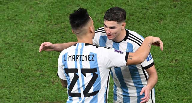 Julián Álvarez y Lautaro Martínez: frente a frente tras ser campeones del mundo