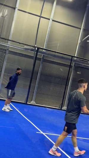 Isco jugando al pádel en Vicálvaro.