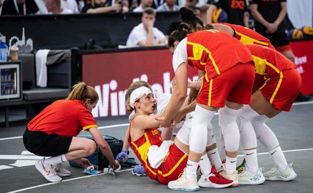 Ygueravide, con la cabeza vendada, tras el golpe.  FIBA