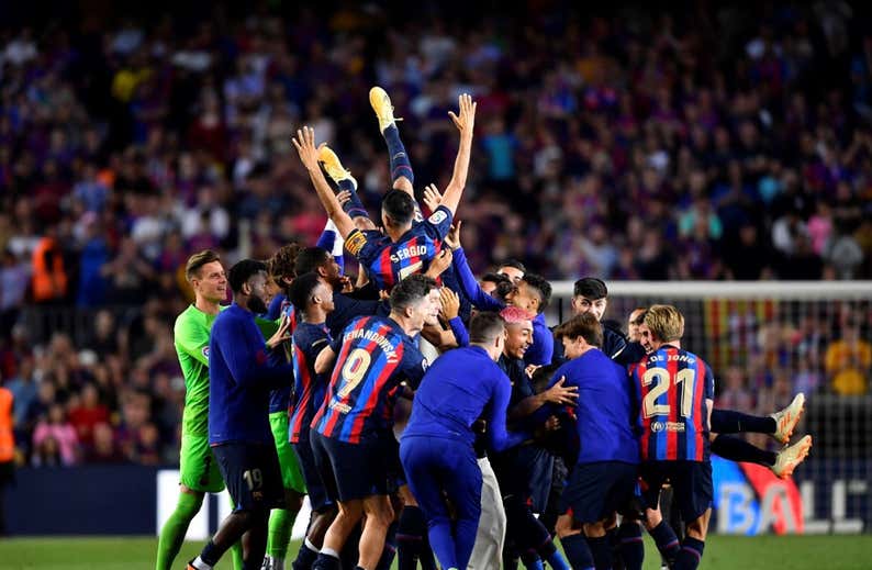 Una década buscando al heredero de Busquets… sin conseguirlo