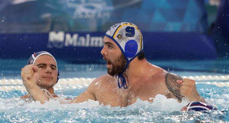 Roger Tahull celebra un gol.