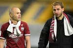 Sergi Samper: «Cuando Iniesta vino a Japón empezó a llenar los estadios»