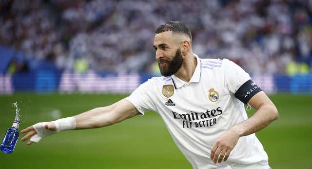 Sobriedad con Benzema, Nacho se fue emocionado y la grada cantó «¡Ceballos quédate!»