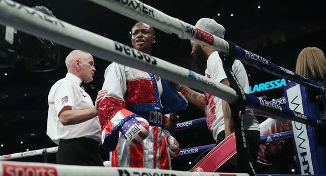 Claressa Shields apabulla a Cornejo, se da un baño de masas y apunta al trío de unificados