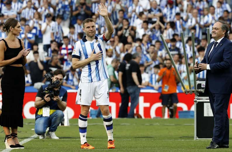 Illarra dice adiós con insignia de leyenda