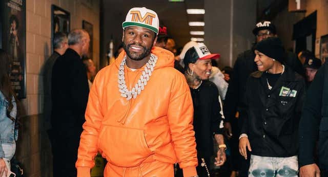 Mayweather celebra su enésimo regreso ante el nieto de un afamado mafioso