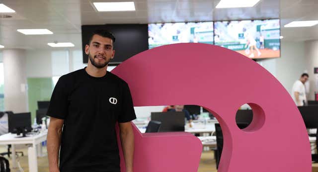 Rafa Mir: «Mendilibar dio normalidad, veníamos de estar saturados»