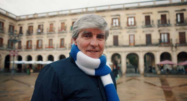 La emoción del aficionado que sigue al Alavés allá por donde va: «Ahora es una época muy buena, hay mucha ilusión«