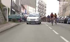 Bochorno en el ciclismo femenino: corredoras jugándose la etapa en medio del tráfico