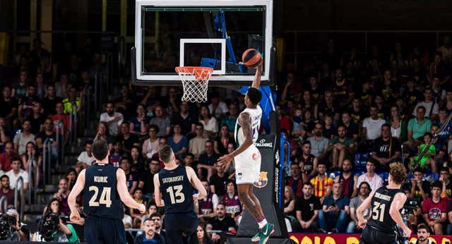 Unicaja no conoce territorio hostil y empata la serie en el Palau