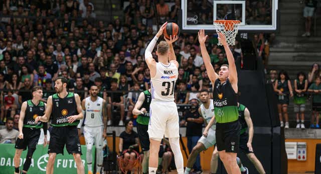 Treinta minutazos del Real Madrid y una reacción tardía de la Penya: los blancos ponen el 2-1