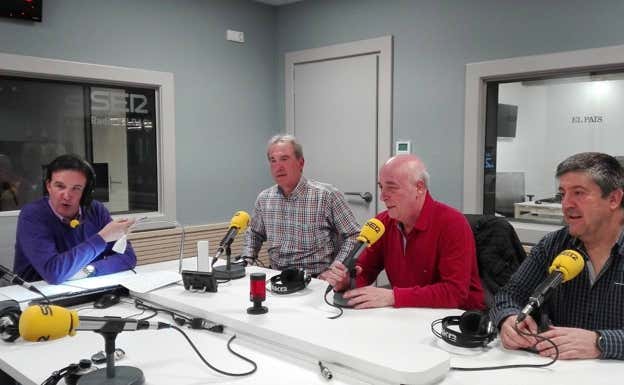 De la Morena, a la izquierda del todo, e Iñigo Markinez, a la derecha del todo.