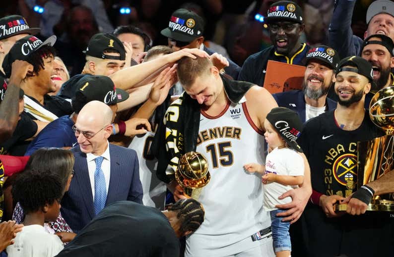 Nikola Jokic reina en la NBA por una corazonada y un periódico