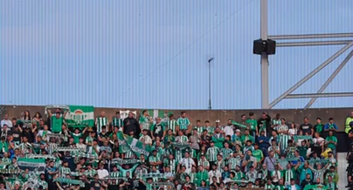 La afición del Betis en el Pizjuán.