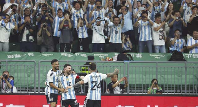 Messi cierra una temporada mágica con Argentina y Garnacho debuta con la albiceleste