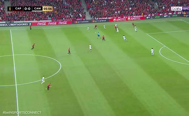Así golea Vitor Roque: con la voracidad de Luis Suárez y tras la estela de Ronaldo