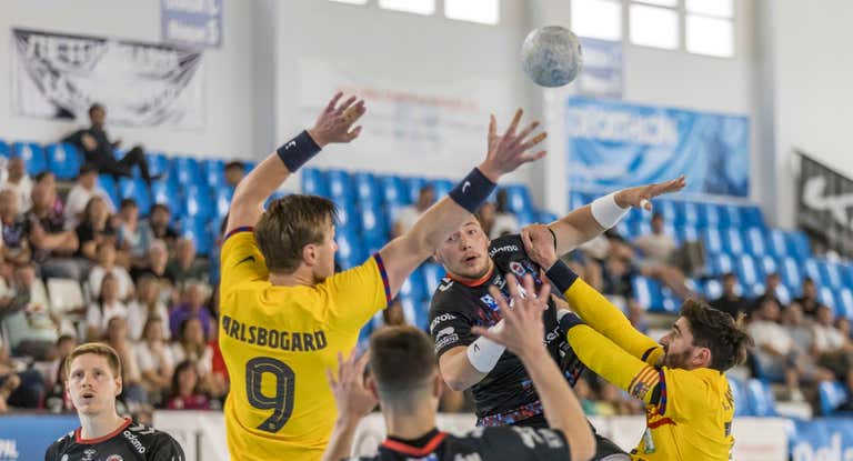 El Barça de balonmano durante un partido esta temporada.