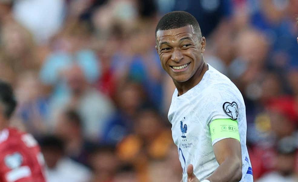 Un gol y la compañía de su madre: 24 horas detrás de Mbappé en el Algarve