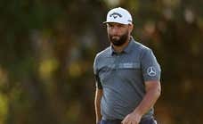 Jon Rahm sufre ante las trampas del campo, pero salva el corte en el US Open