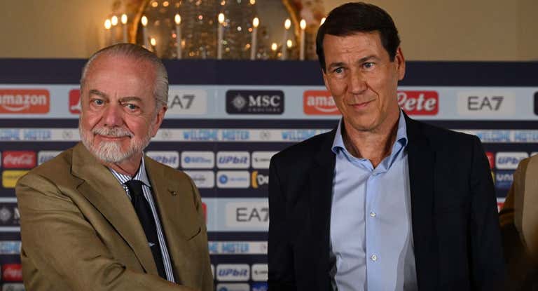 De Laurentiis durante la presentación.
