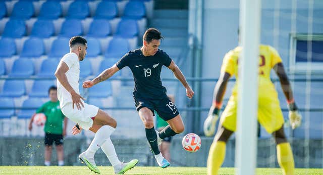 Nueva Zelanda se retira por insultos racistas sobre un jugador… y Catar dice que fue al revés