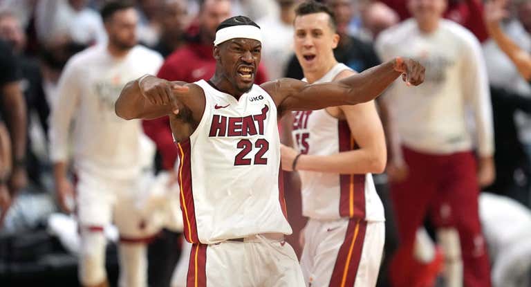 Jimmy Butler celebra el triunfo de Miami en las finales de conferencia ante los Celtics.