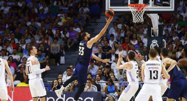 El último baile de Mirotic vale una Liga para el Barça
