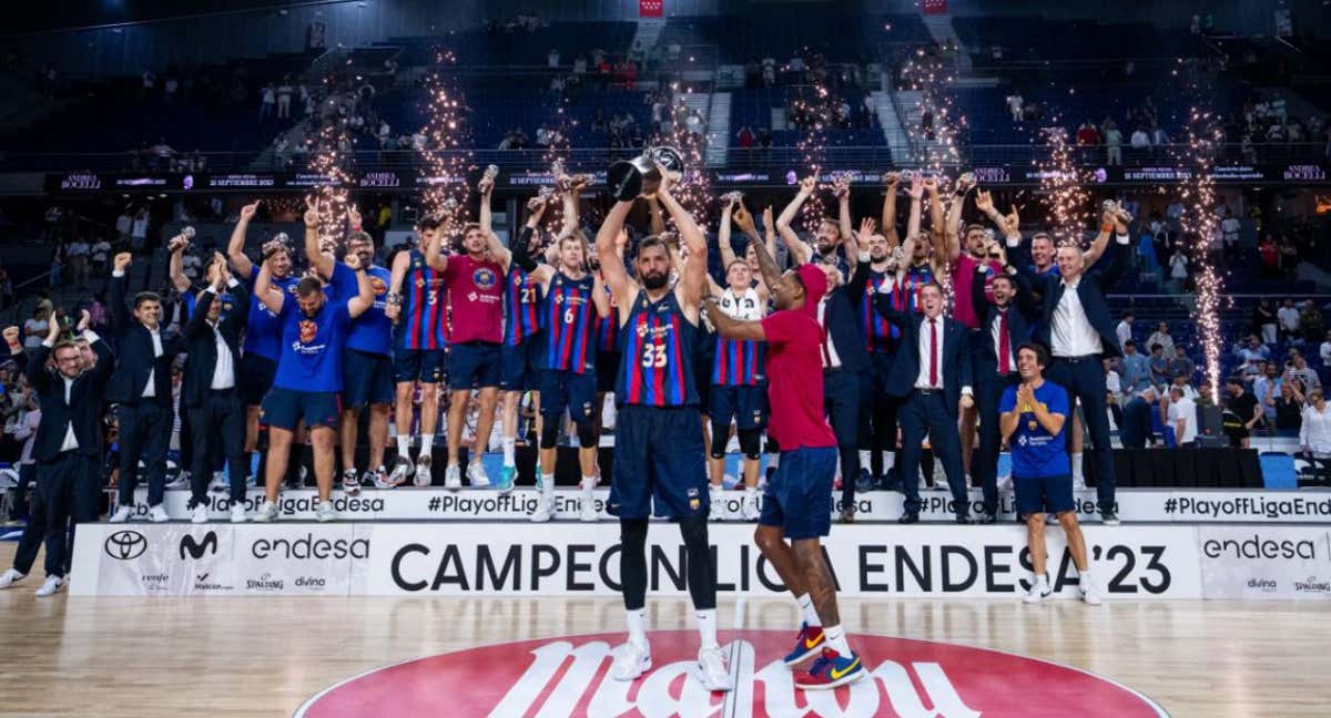 Mirotic levanta el título de la ACB en la cancha del Real Madrid.