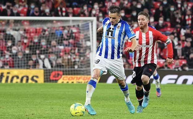 Gorosabel y Muniain, durante un derbi vasco.  Real Sociedad
