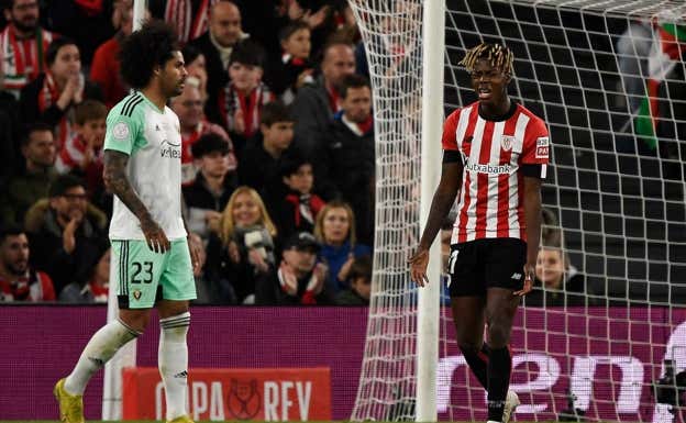 Nico Williams se lamenta por una ocasión fallida ante Aridane.  ANDER GILLENEA / AFP