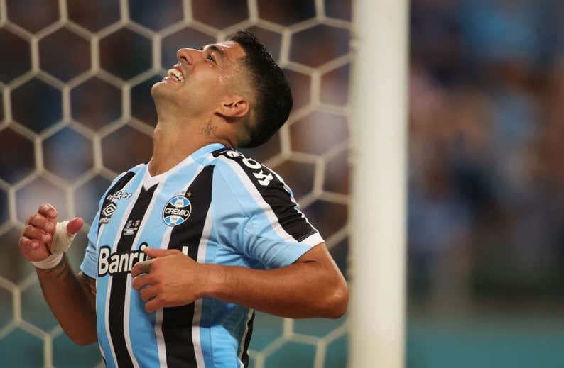 La rodilla de Luis Suárez está “grave” y puede necesitar una prótesis